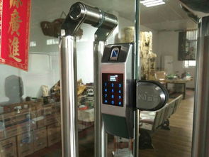 自从安装了一把锁神指纹锁,店铺天天都有人来围观,请问我该怎么办